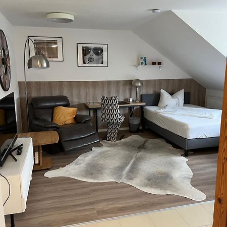 Grosse Gemuetliche Ferienwohnung Mit Klimaanlage, Parkplatz Inklusive Top ! Fürth Exterior foto