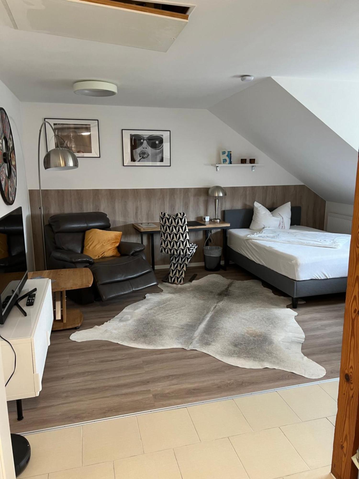 Grosse Gemuetliche Ferienwohnung Mit Klimaanlage, Parkplatz Inklusive Top ! Fürth Exterior foto