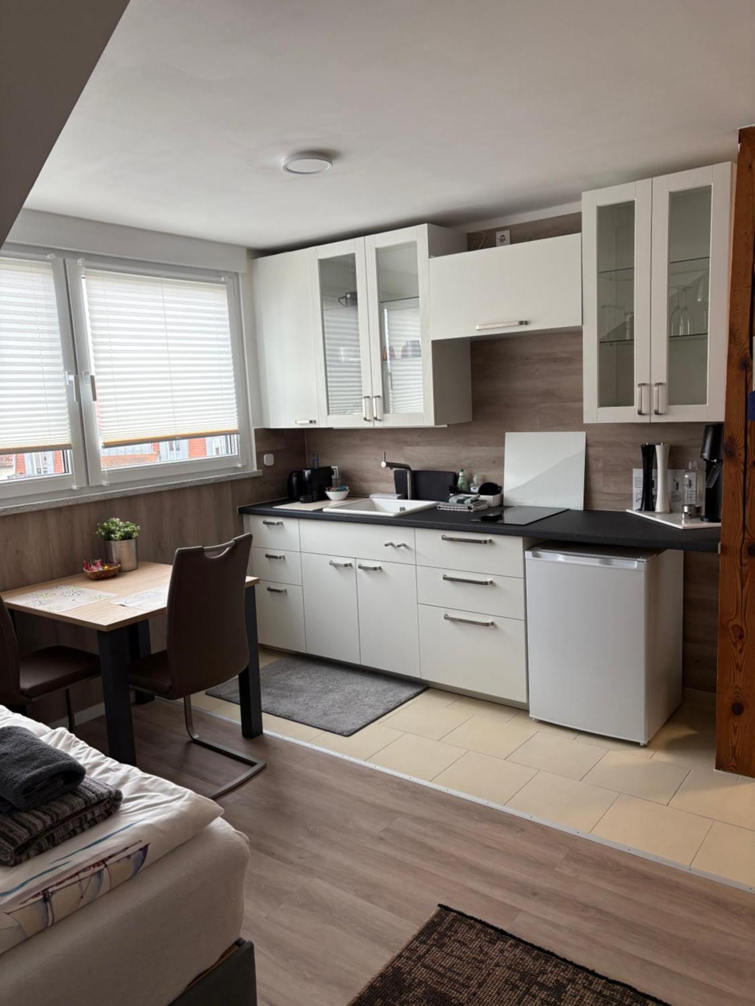 Grosse Gemuetliche Ferienwohnung Mit Klimaanlage, Parkplatz Inklusive Top ! Fürth Exterior foto