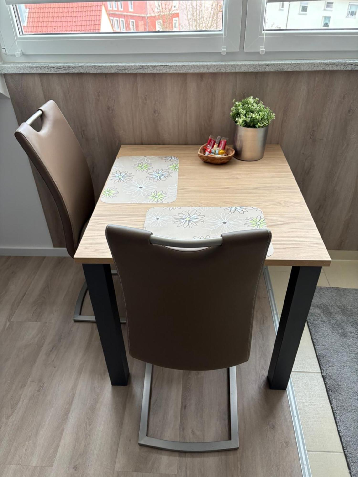 Grosse Gemuetliche Ferienwohnung Mit Klimaanlage, Parkplatz Inklusive Top ! Fürth Exterior foto