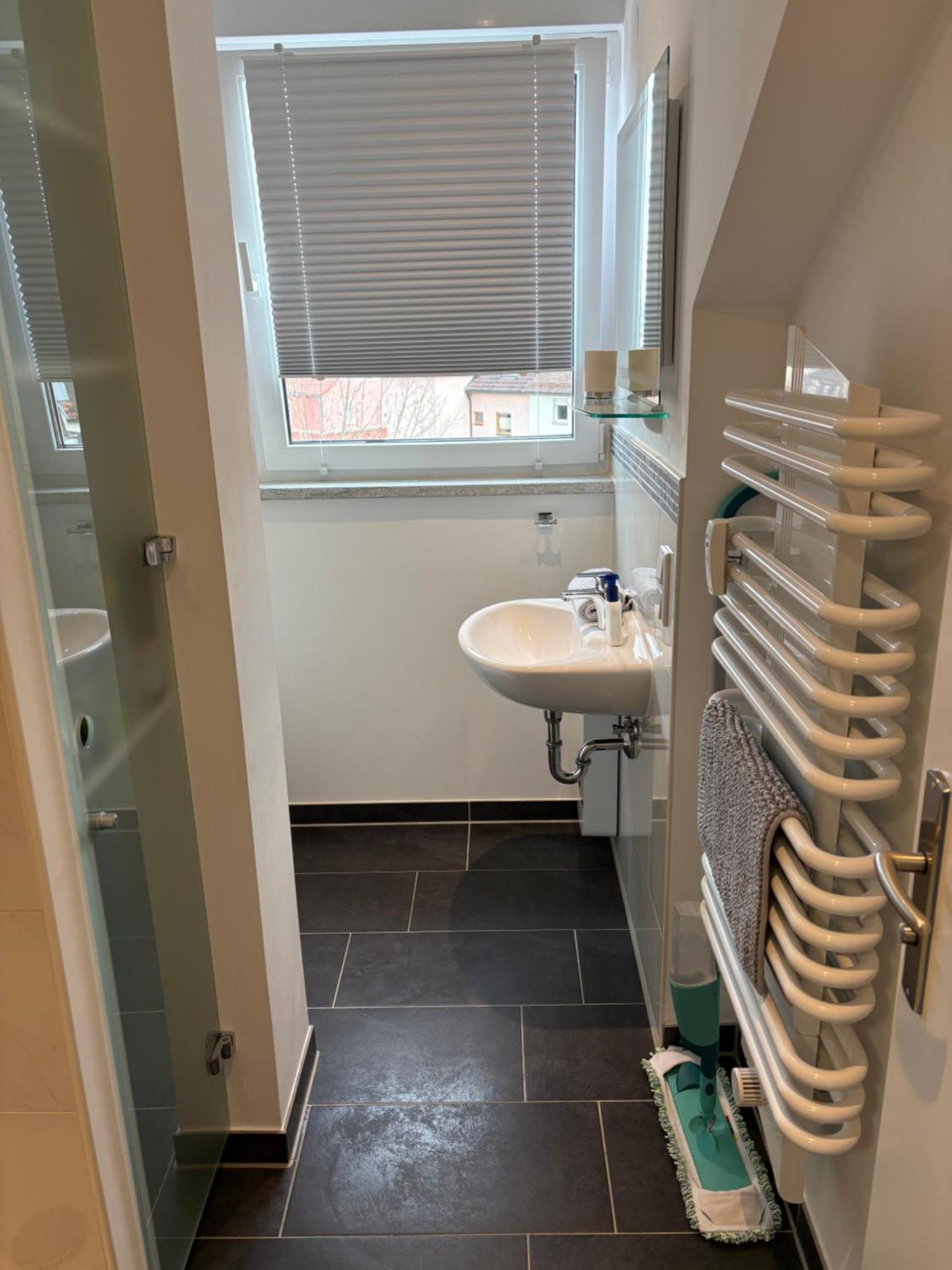 Grosse Gemuetliche Ferienwohnung Mit Klimaanlage, Parkplatz Inklusive Top ! Fürth Exterior foto